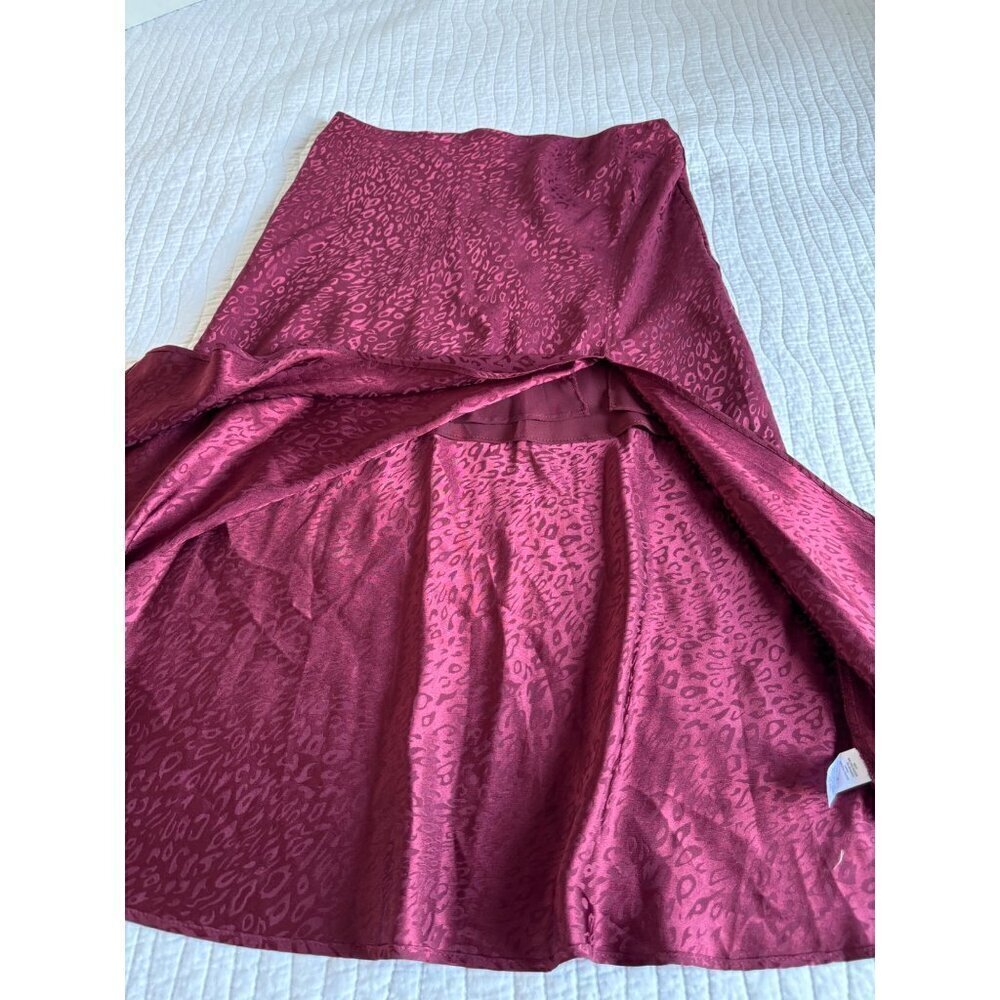 Socialite Burgundy Shiny Animal Print MIDI Lined Skirt Size M Side Slit NEW - Picture 8 of 8
